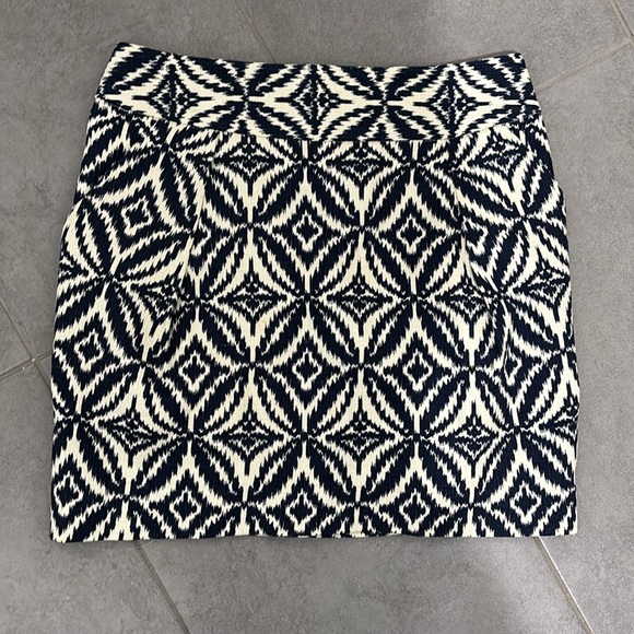 Joe Fresh Ikat mini-skirt with pockets - Navy and white. Size small - Picture 2 of 3